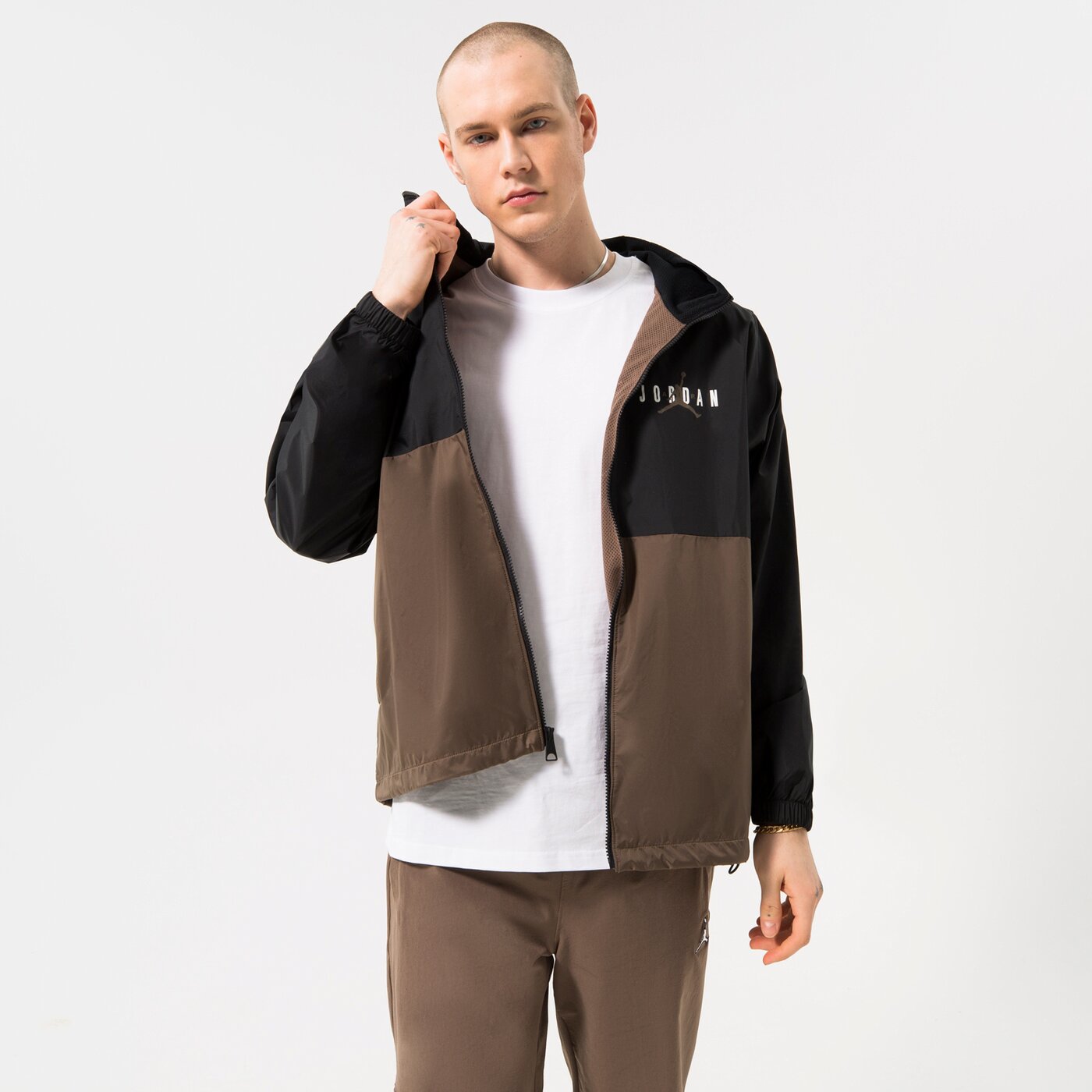 Мъжко преходно яке JORDAN ЯКЕ M J ESS HBR WOVEN JACKET dv7650-010 цвят черен