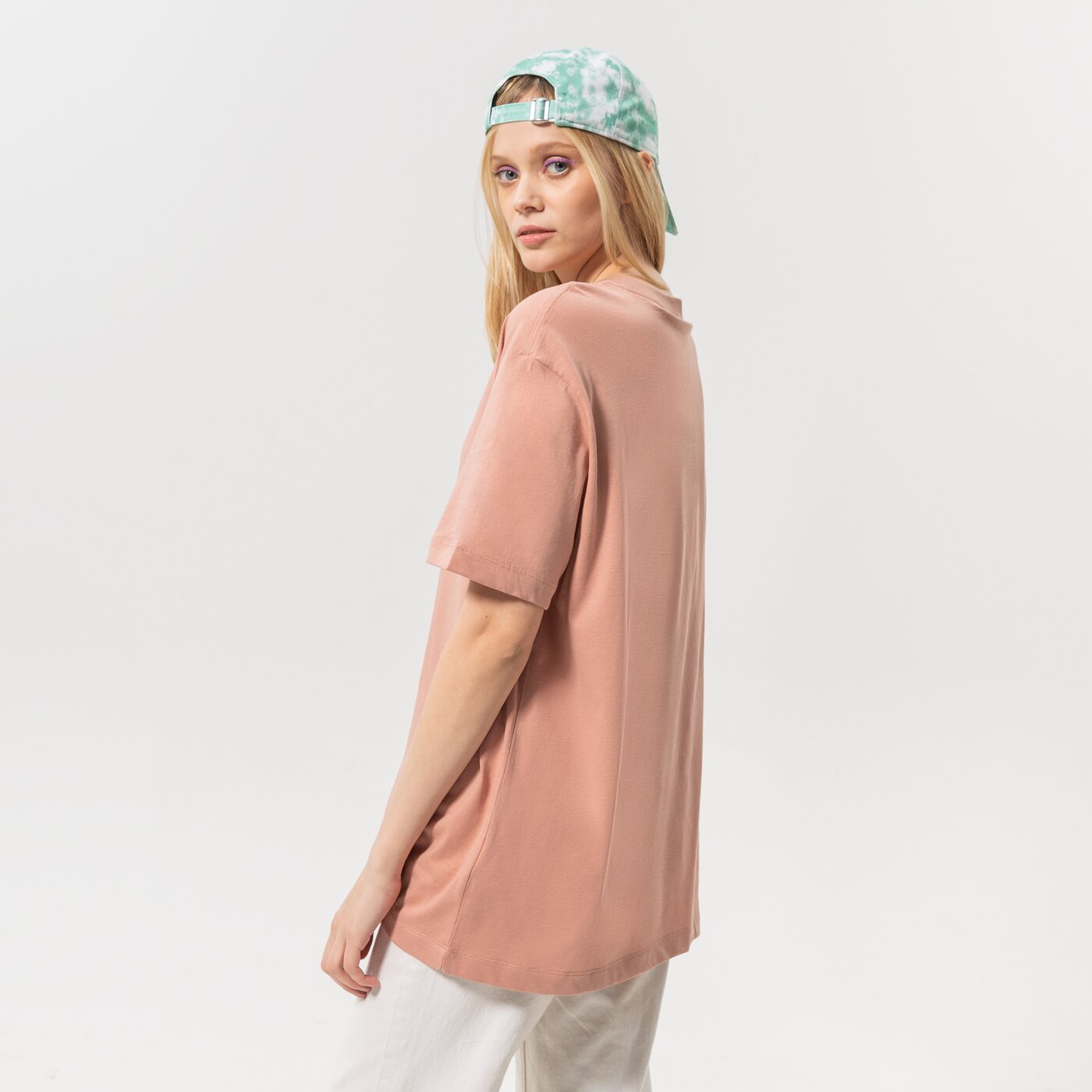 Дамска тениска NIKE ТЕНИСКА SPORTSWEAR ESSENTIAL OVERSIZED dq5379-609 цвят розов