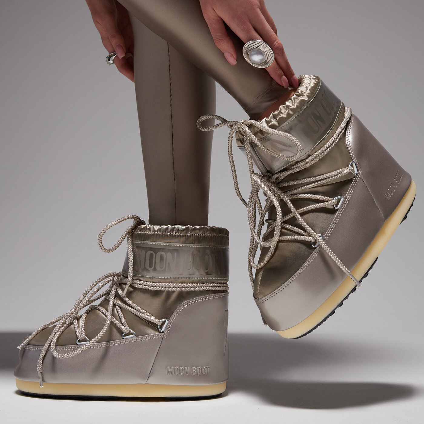 Дамски кежуал MOON BOOT ICON LOW GLANCE  80d1409350b003 цвят златен