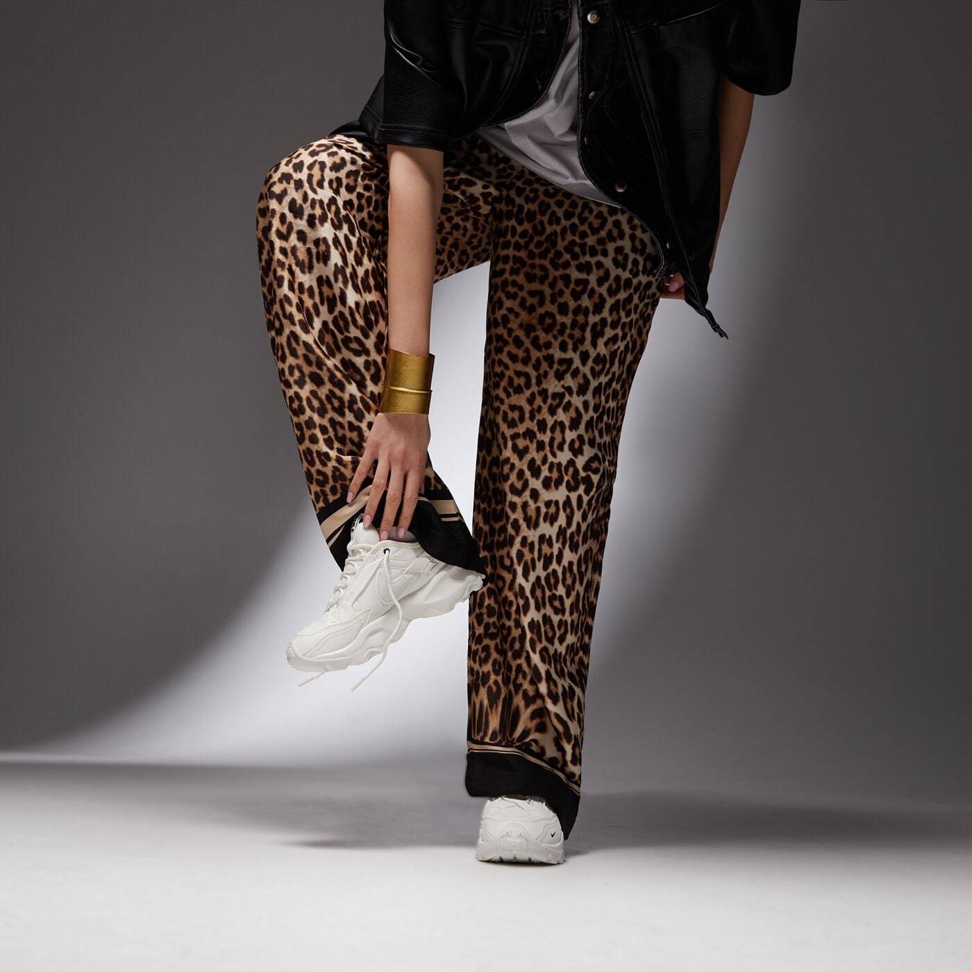 Дамски маратонки NIKE TC 7900 dd9682-100 цвят кремав