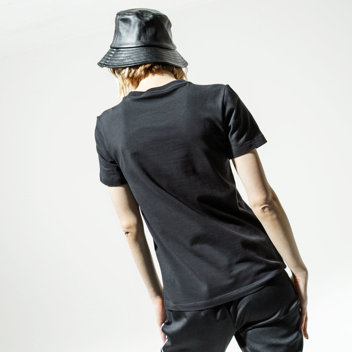 Дамска тениска ADIDAS ТЕНИСКА TREFOIL TEE fm3311 цвят черен