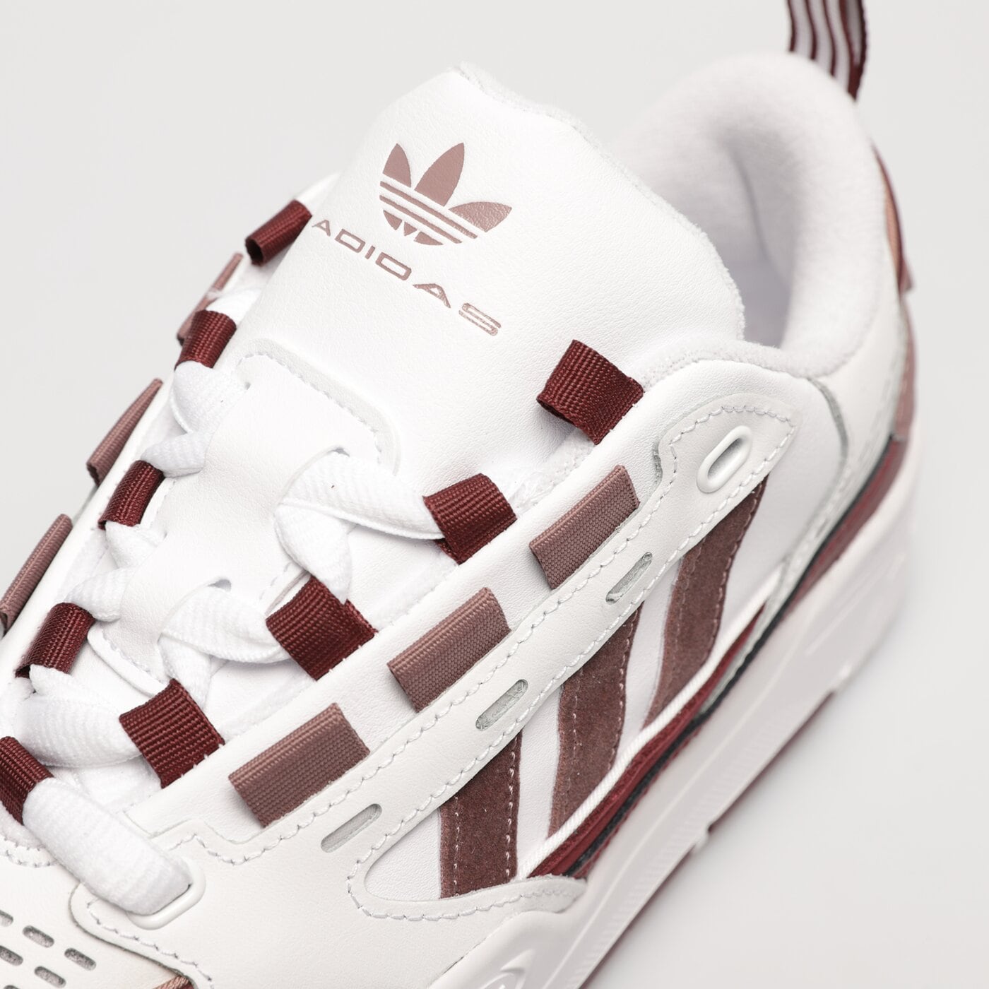 Дамски маратонки ADIDAS ADI2000 W hq8653 цвят бял