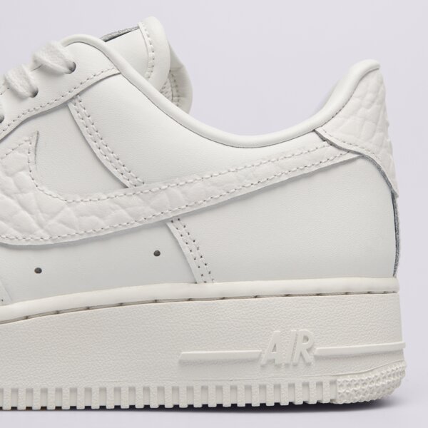 Дамски маратонки NIKE W AIR FORCE 1 '07 LO NJ im6485-121 цвят бежов