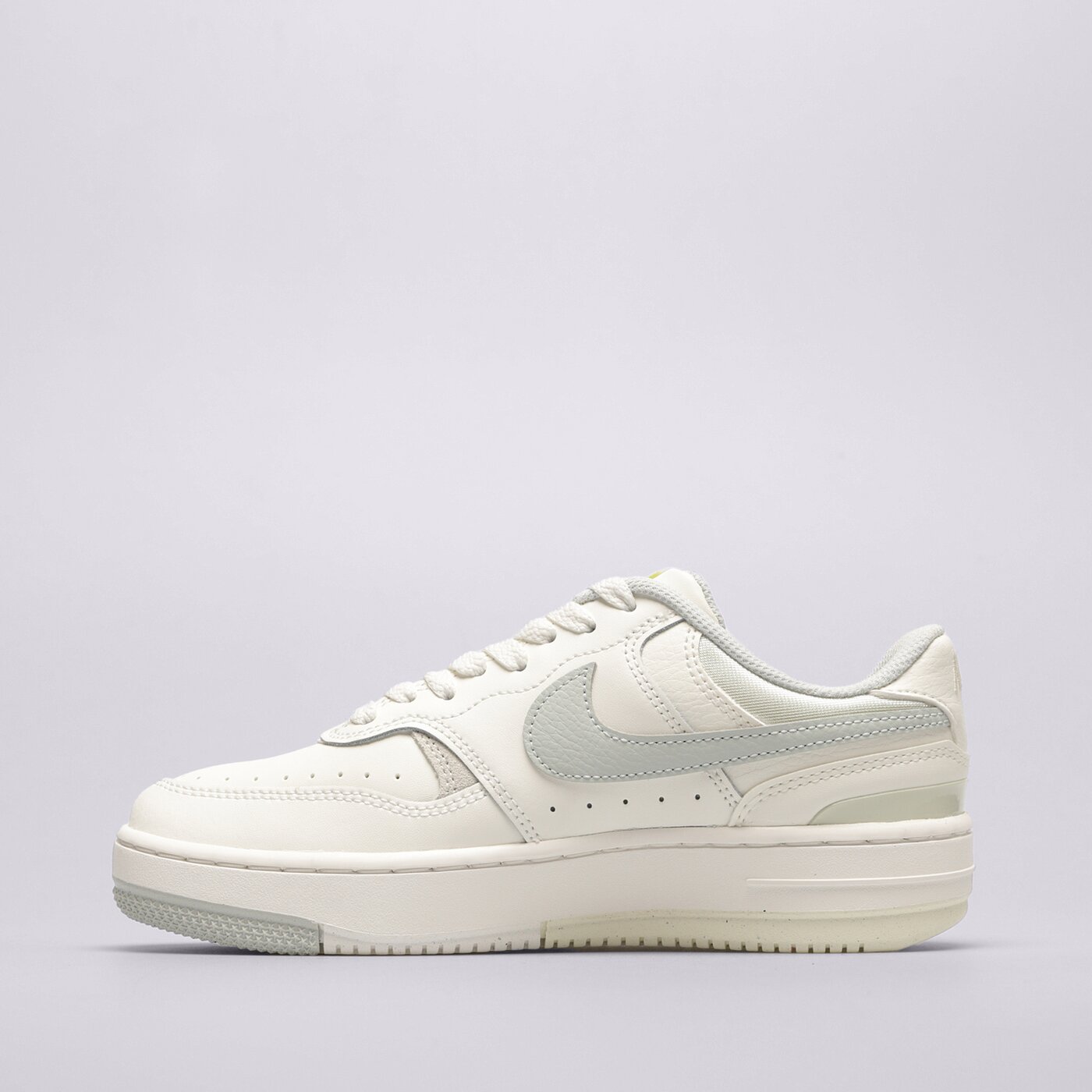 Дамски маратонки NIKE GAMMA FORCE dx9176-107 цвят бежов