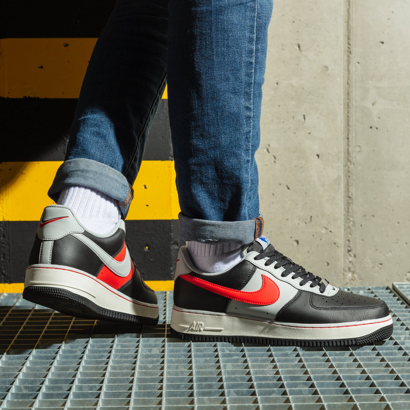 Мъжки маратонки NIKE AIR FORCE 1 '07 LV8 EMB dc8874-001 цвят черен