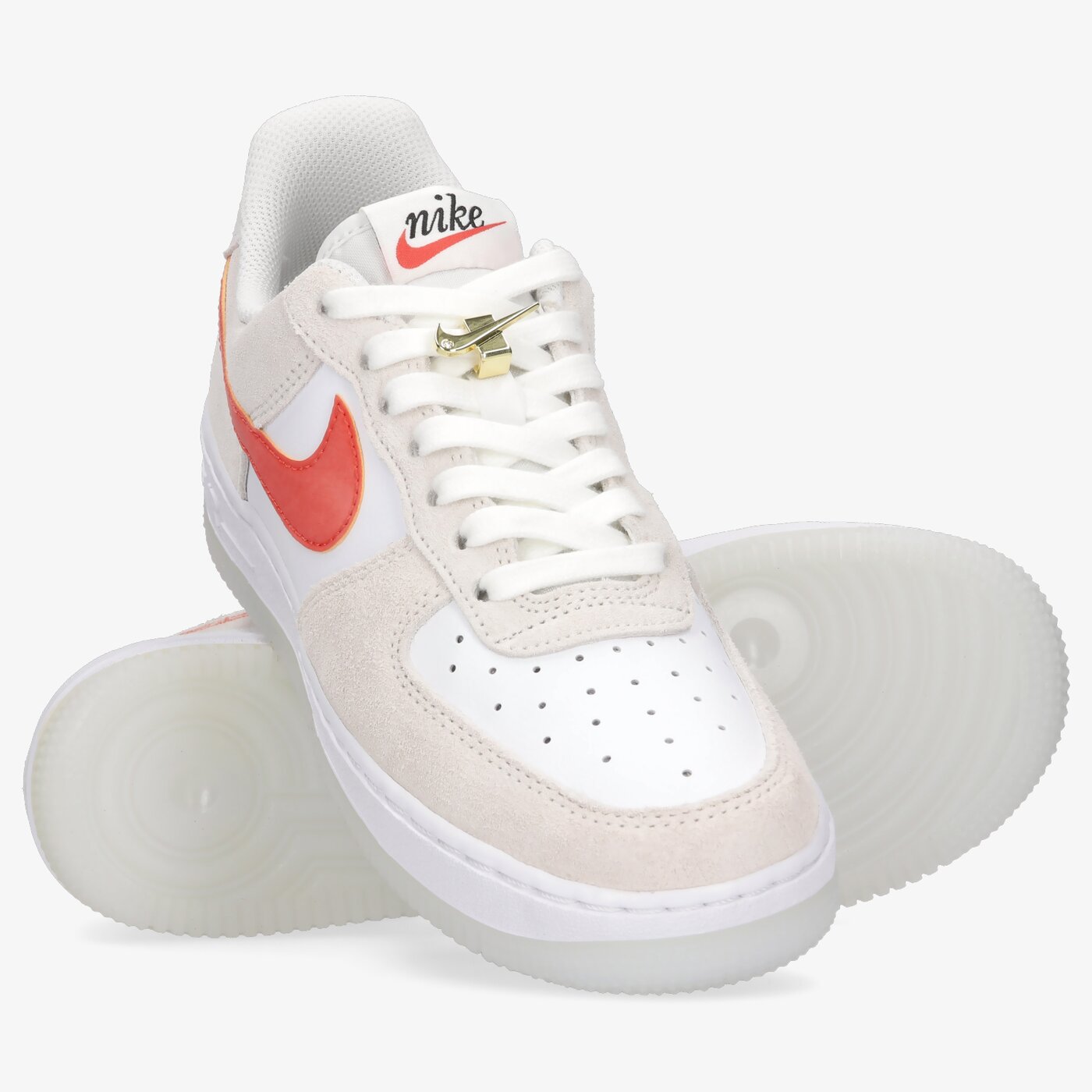 Дамски маратонки NIKE AIR FORCE 1 '07 SE da8302-101 цвят бежов