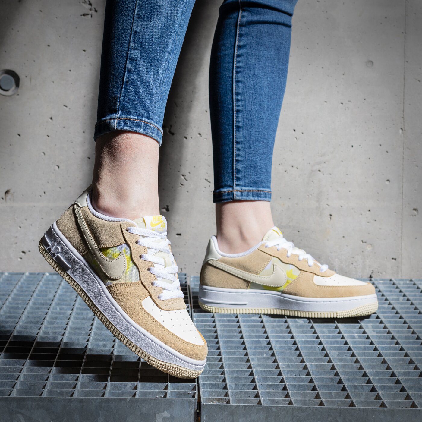 Детски маратонки NIKE AIR FORCE 1 LOW GS dm9476-700 цвят жълт