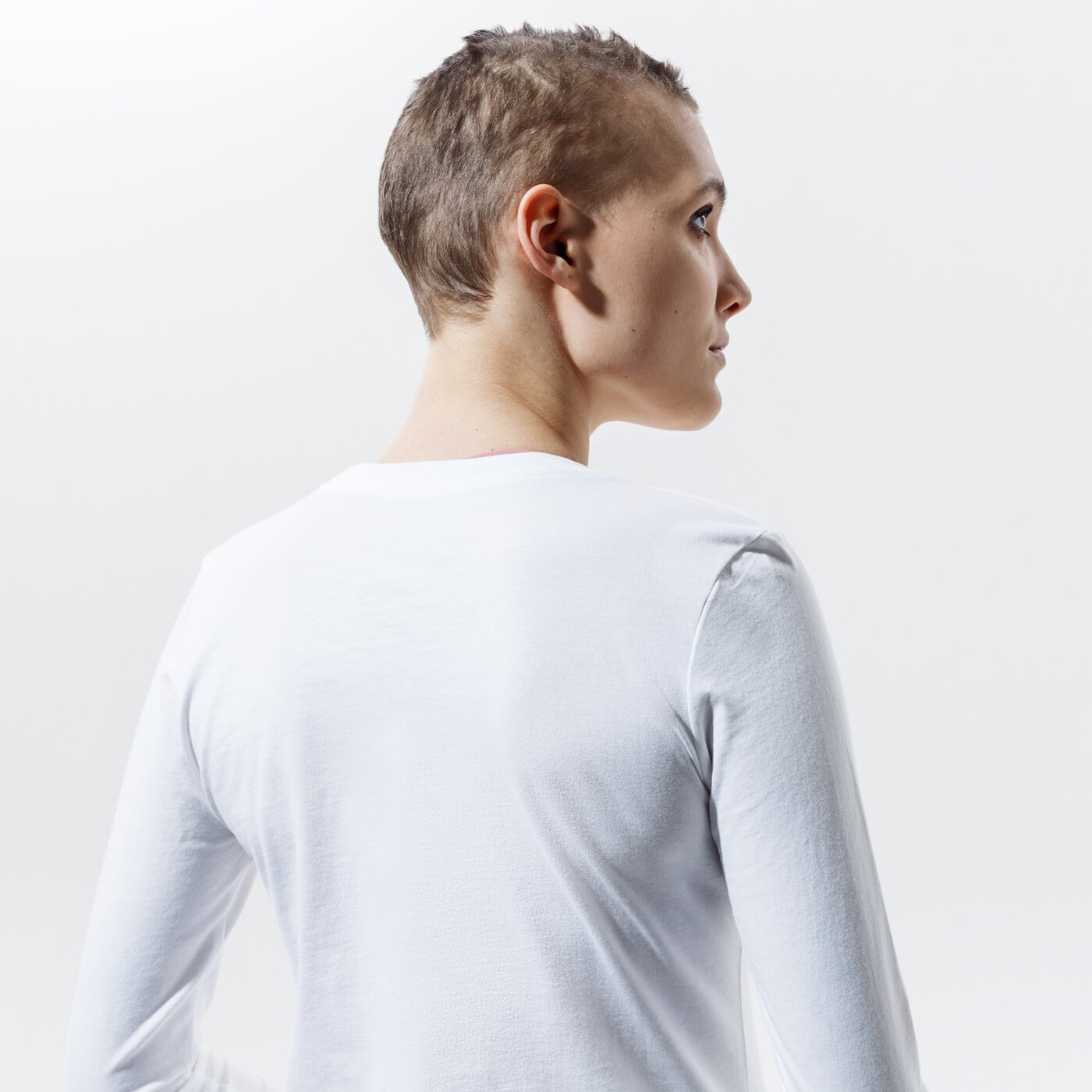 Дамска тениска NIKE ТЕНИСКА W NSW TEE ESSNTL LS LBR dc9833-100 цвят бял