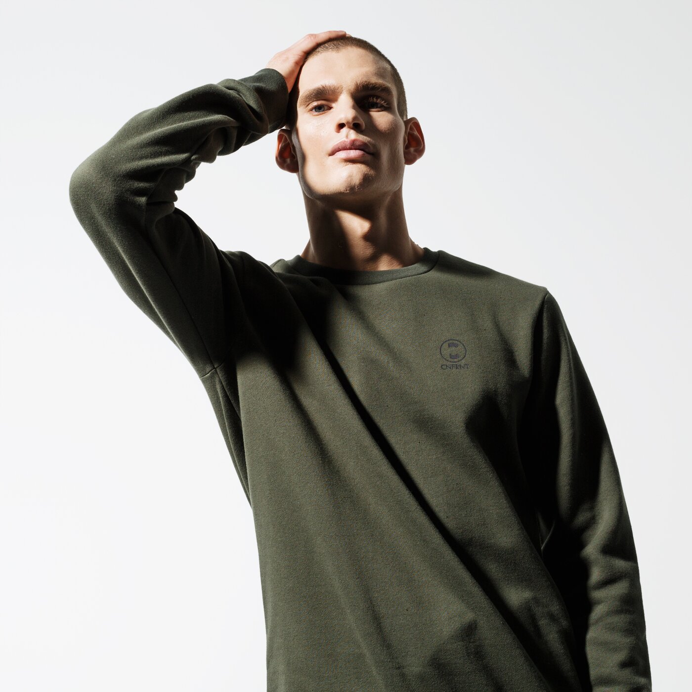 Мъжки суичър CONFRONT СУИТЧЪР ESSENTIAL KHK SWEATSHIRT cf39blm39002 цвят каки