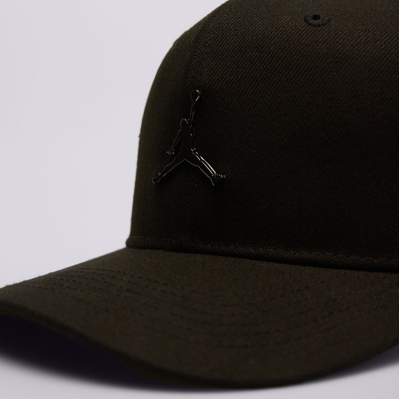 Дамска шапка с козирка JORDAN ШАПКА METAL JUMPMAN TRUCKER 9a0928-023 цвят черен