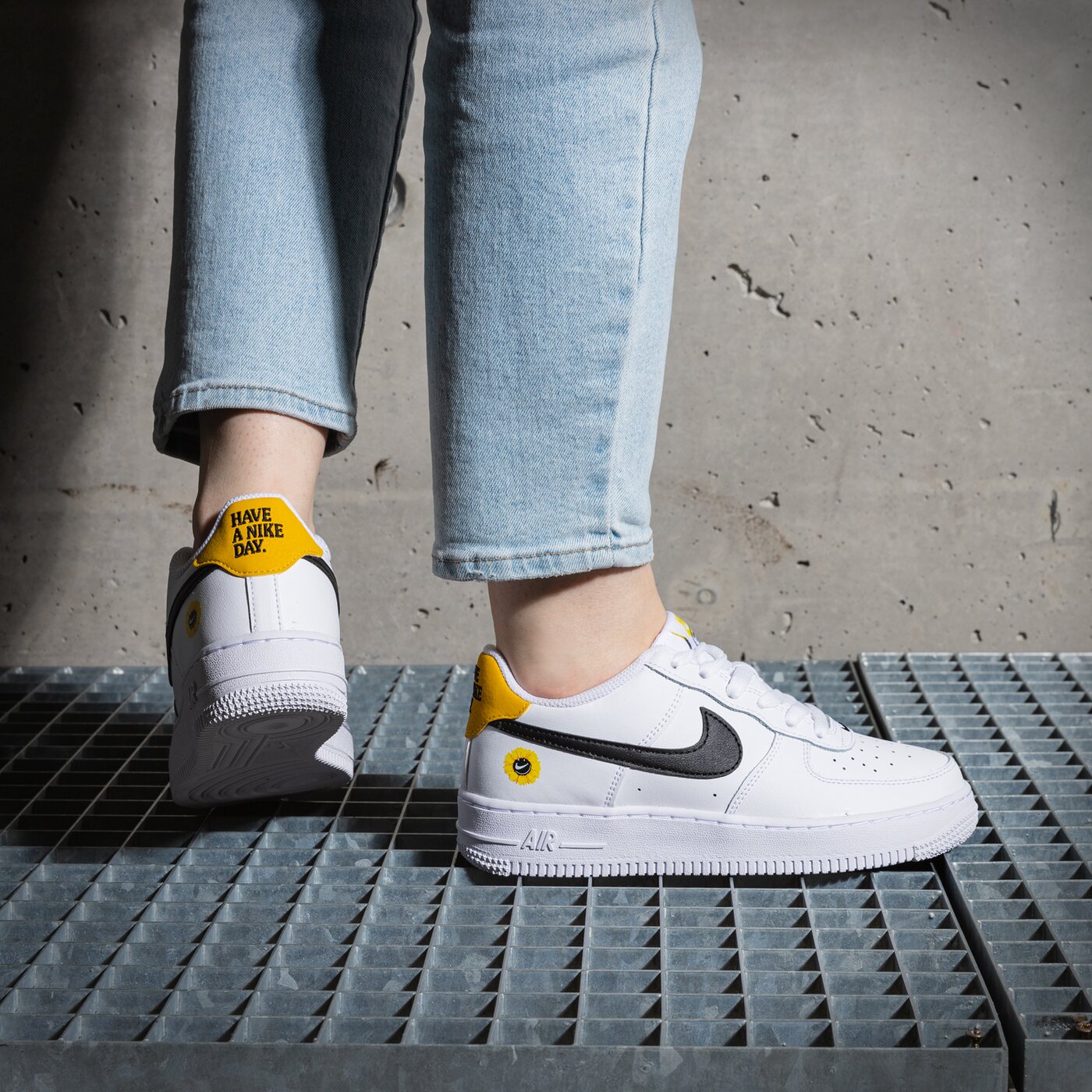 Детски маратонки NIKE AIR FORCE 1 LV8 dm0983-100 цвят бял