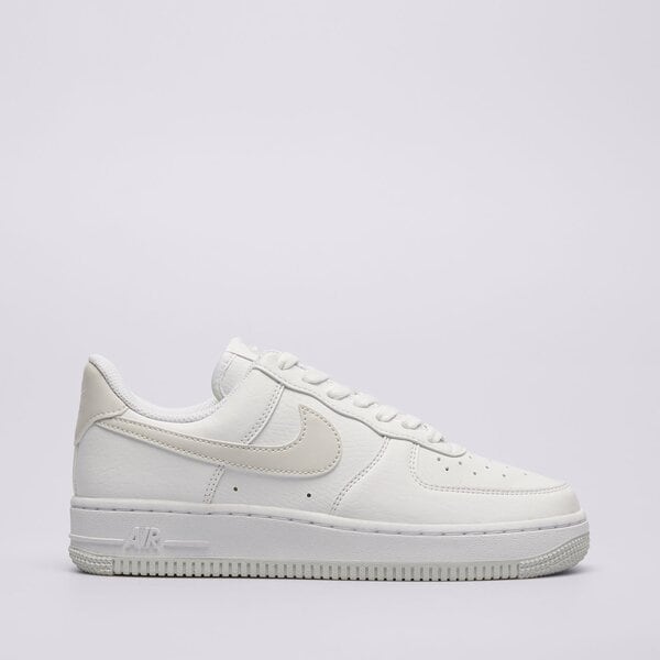 Дамски маратонки NIKE AIR FORCE 1 '07 SE dv3808-104 цвят бял