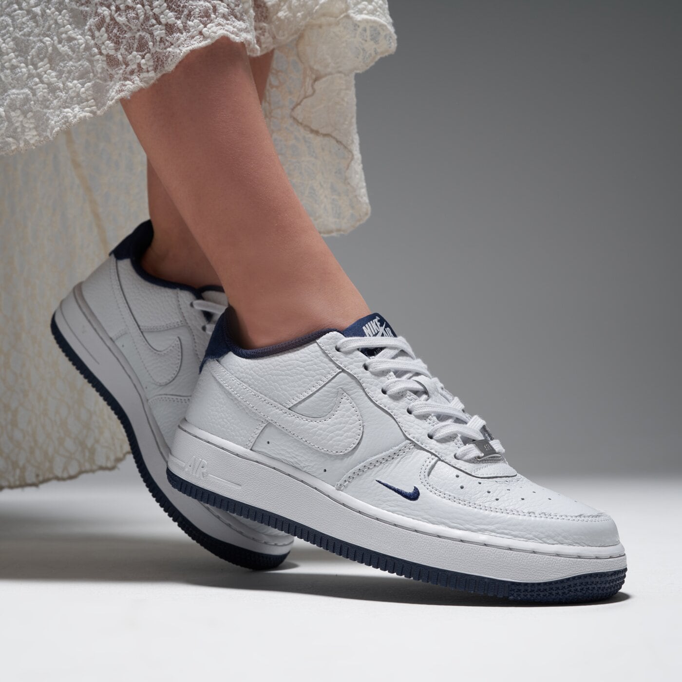 Детски маратонки NIKE AIR FORCE 1 hf0952-001 цвят бял