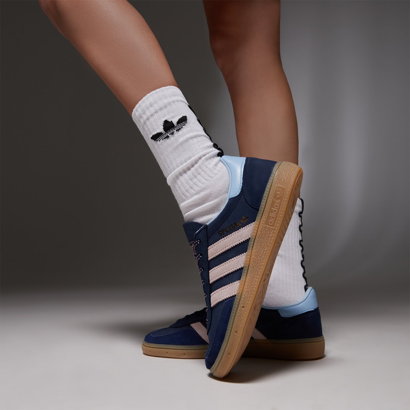 Дамски маратонки ADIDAS HANDBALL SPEZIAL W jr0851 цвят тъмносин