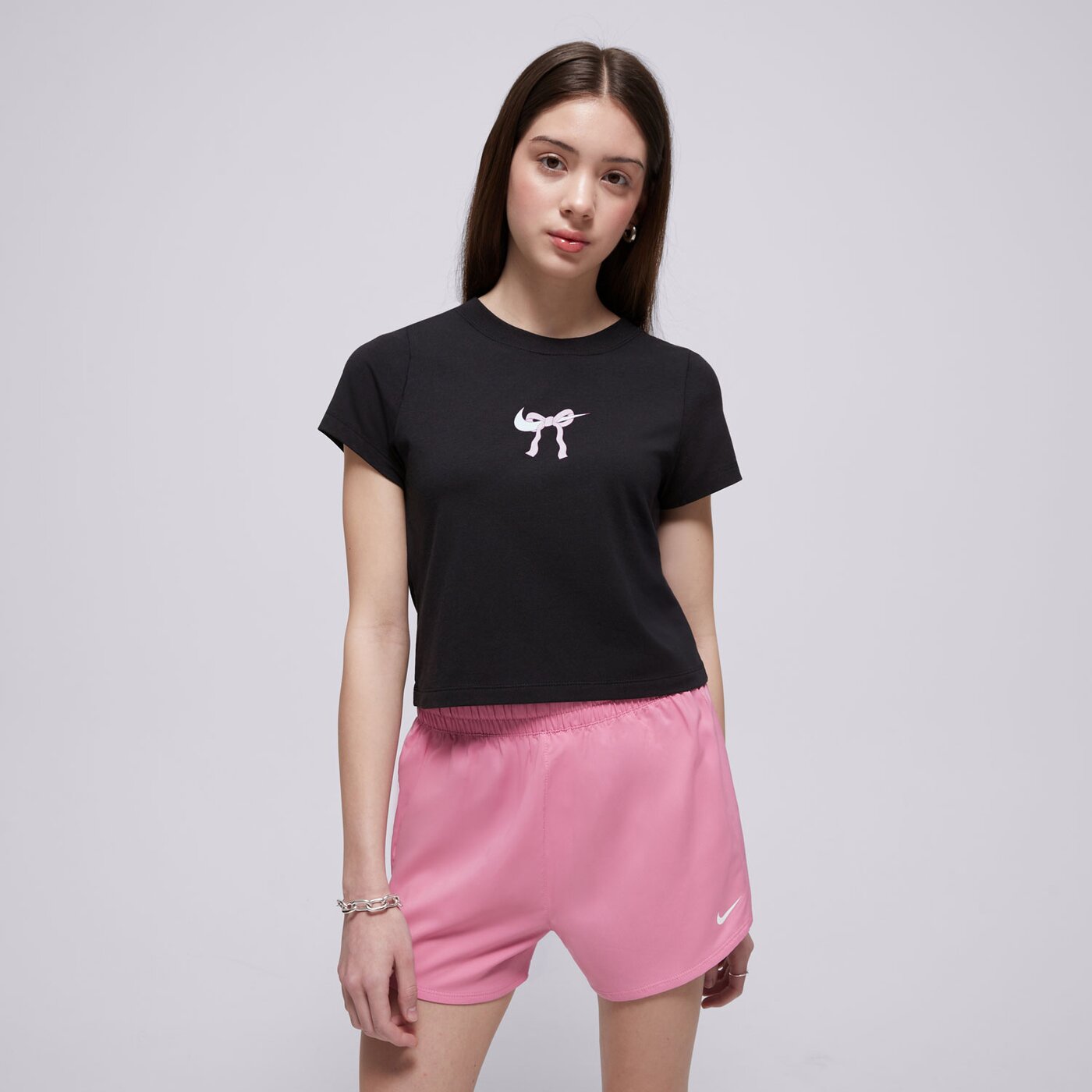 Детска тениска NIKE ТЕНИСКА G NSW TEE BOW GIRL hq2344-010 цвят черен