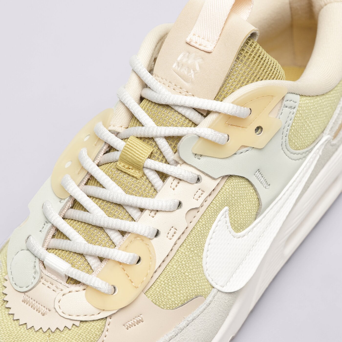 Дамски маратонки NIKE W AIR MAX 90 FUTURA MIN dv7190-700 цвят златен