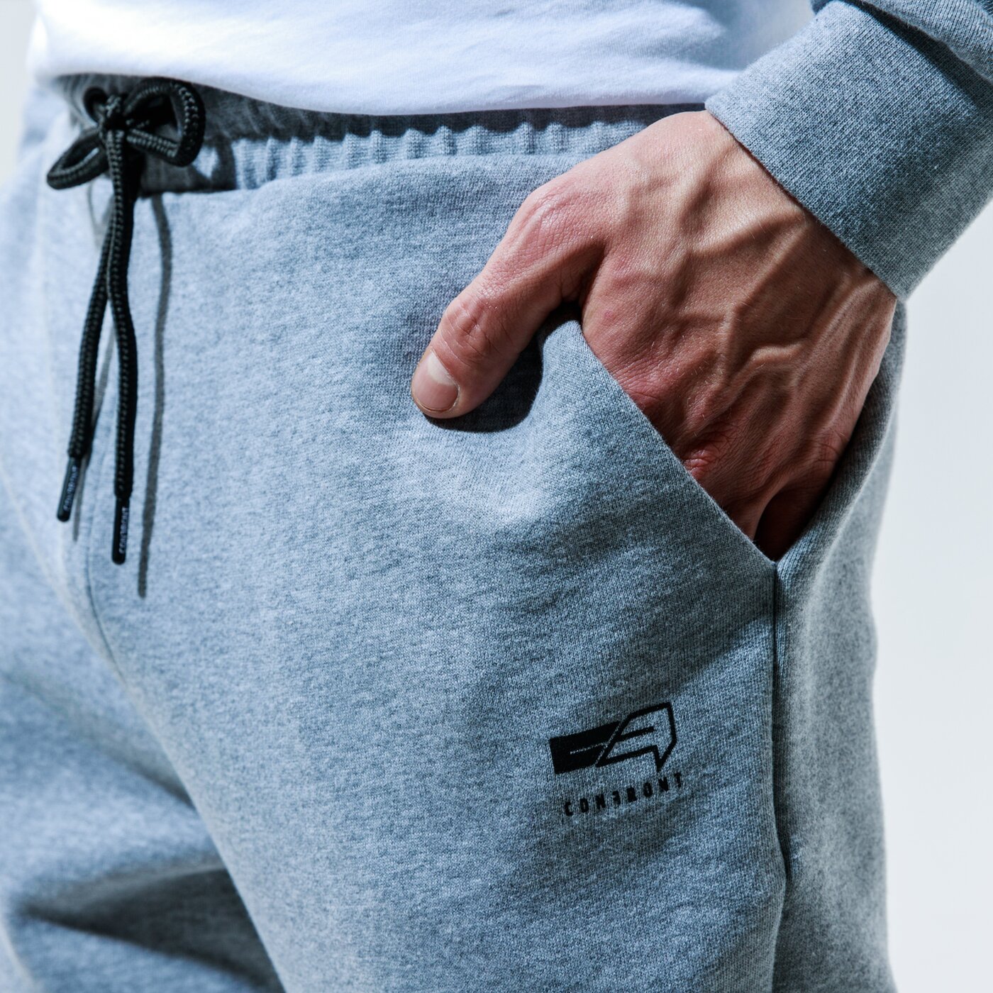 Мъжки панталони CONFRONT ПАНТАЛОНИ ESSENTIAL PANTS cf320spm30003 цвят сив