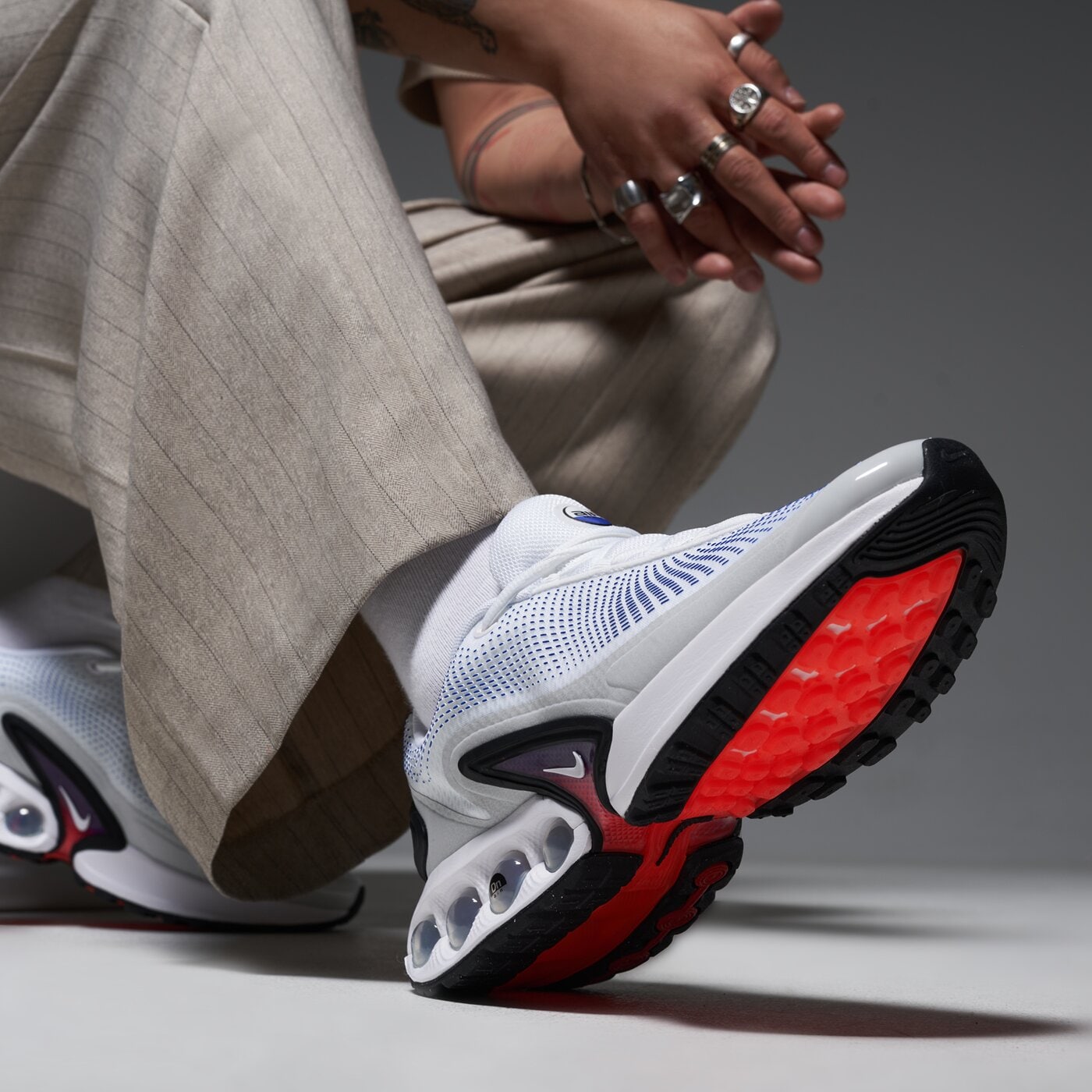 Мъжки маратонки NIKE AIR MAX DN dv3337-104 цвят бял