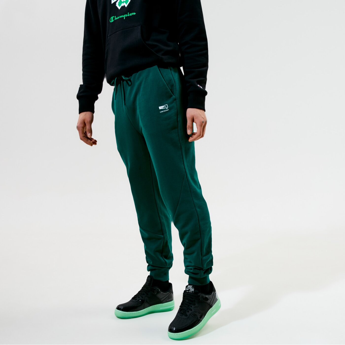 Мъжки панталони CONFRONT ПАНТАЛОНИ ESSENTIAL PANTS cf320spm30002 цвят зелен