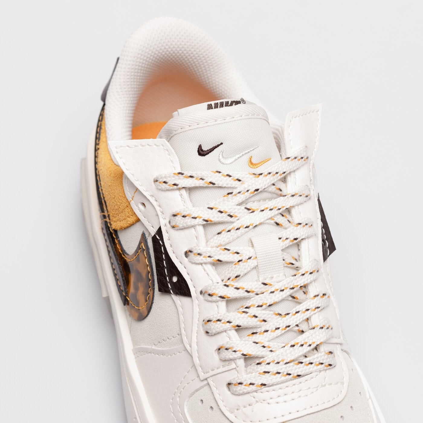 Дамски маратонки NIKE AIR FORCE 1 FONTANKA dr0151-001 цвят бял