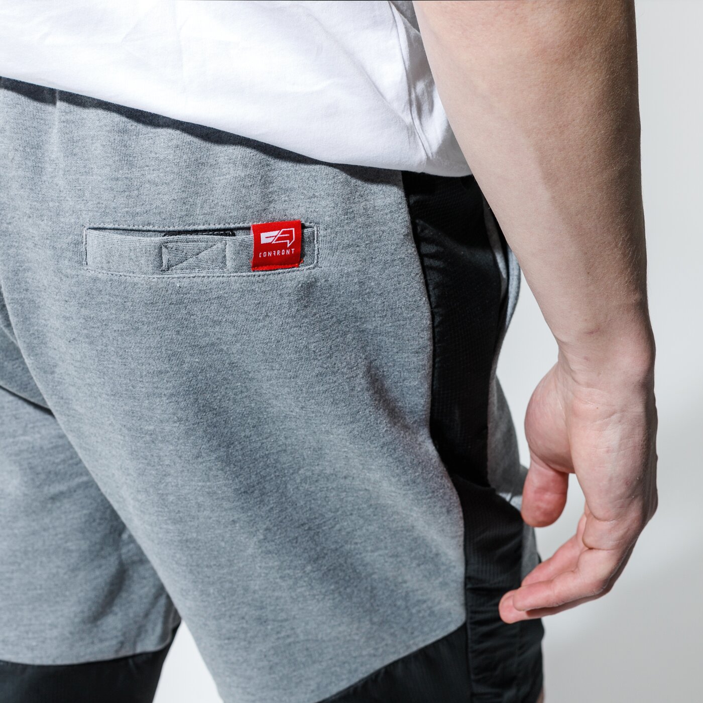 Мъжки къси панталони CONFRONT ШОРТИ DAVOS cf120szm30001 цвят сив