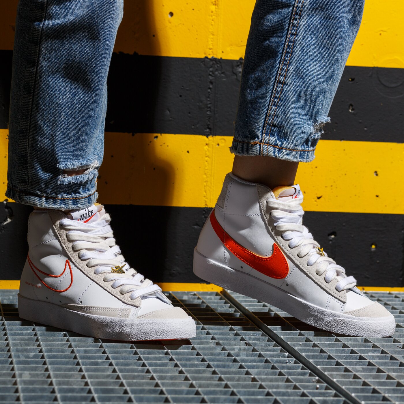 Дамски маратонки NIKE BLAZER MID '77 SE dh6757-100 цвят бял