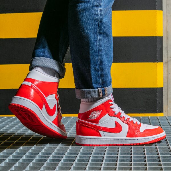 Дамски маратонки JORDAN 1 MID bq6472-116 цвят червен