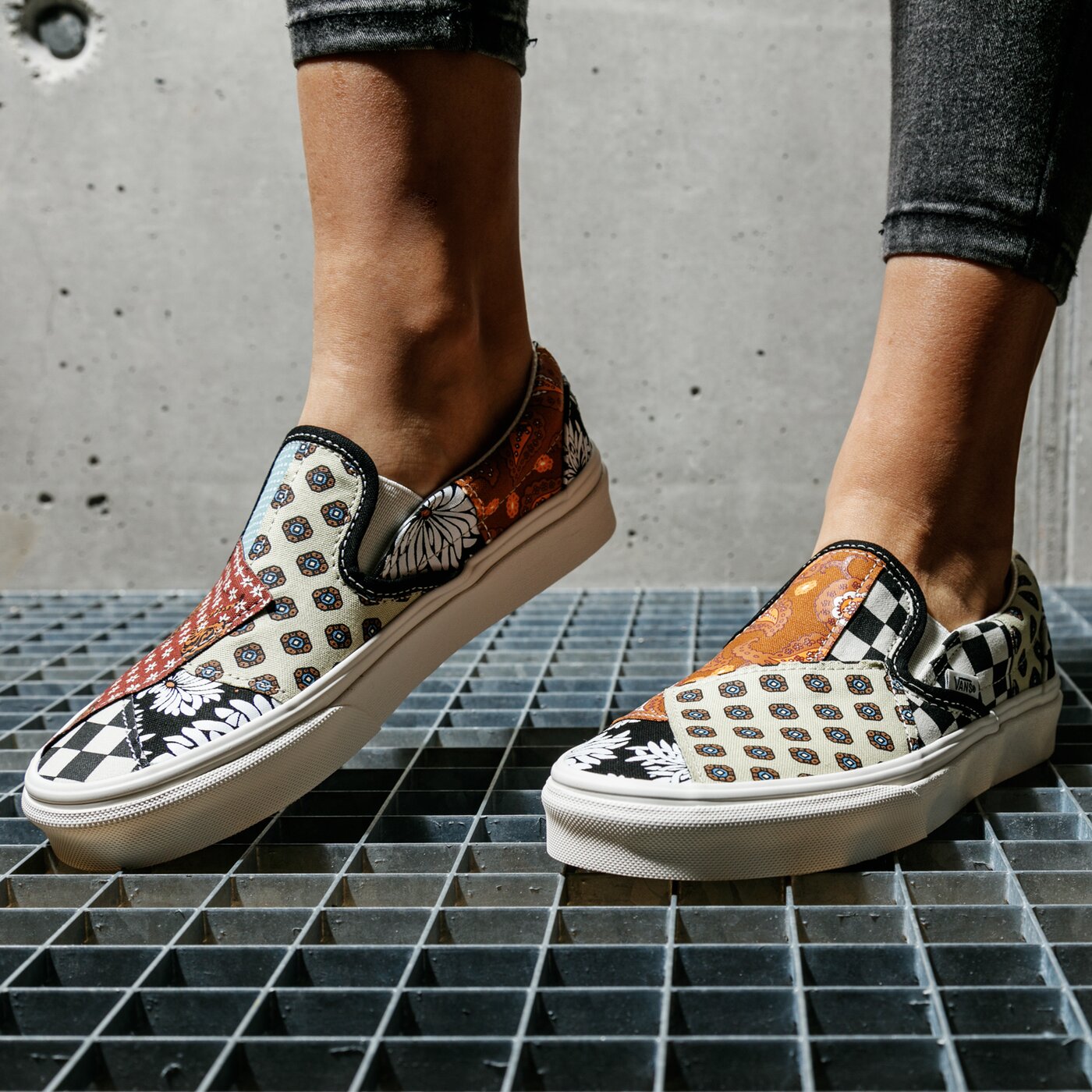 Дамски маратонки VANS UA CLASSIC SLIP-ON vn0a4u381io1 цвят многоцветен