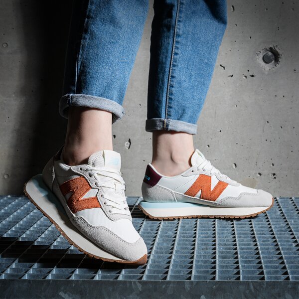Дамски маратонки NEW BALANCE 237  ws237ba цвят бежов