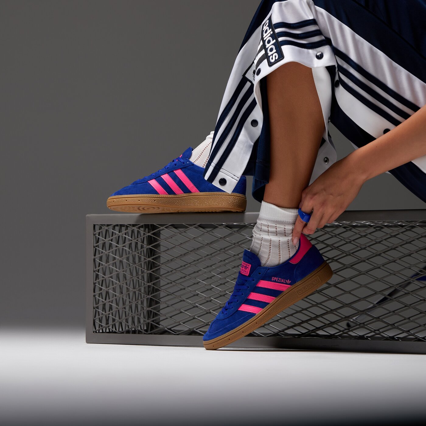 Дамски маратонки ADIDAS HANDBALL SPEZIAL W ih5373 цвят тъмносин