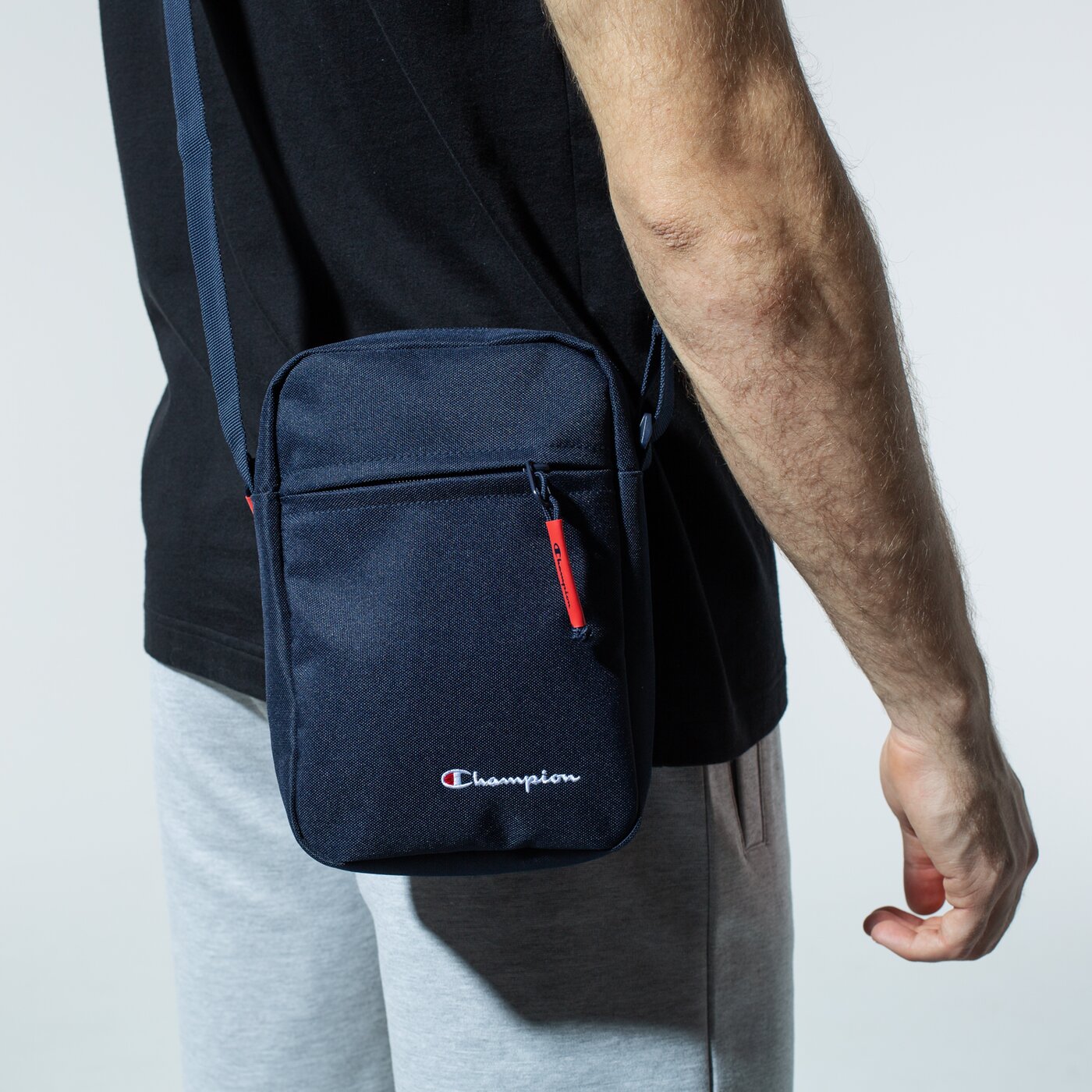 Дамски сак CHAMPION ЧАНТА BASIC SMALL BAG 805147bs501 цвят тъмносин