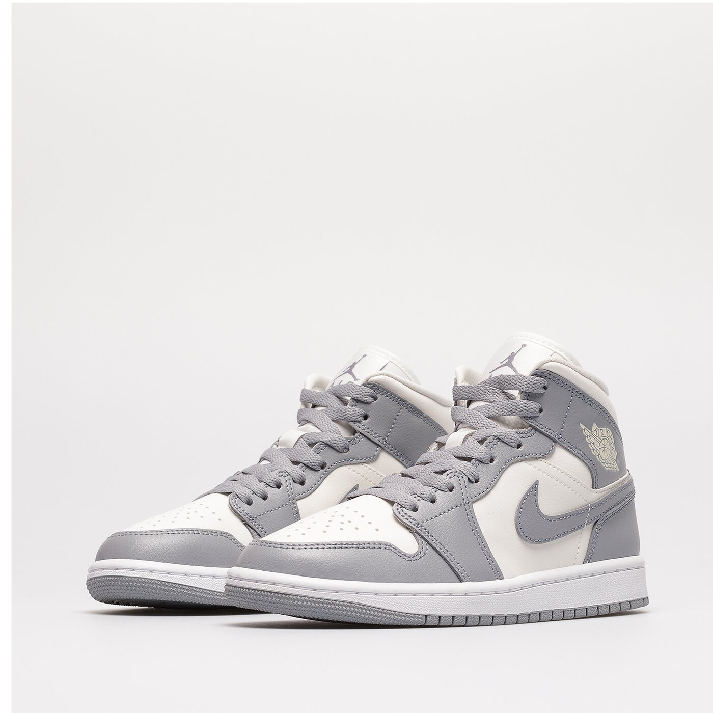 Дамски маратонки WMNS AIR JORDAN 1 MID  bq6472-115 цвят сив