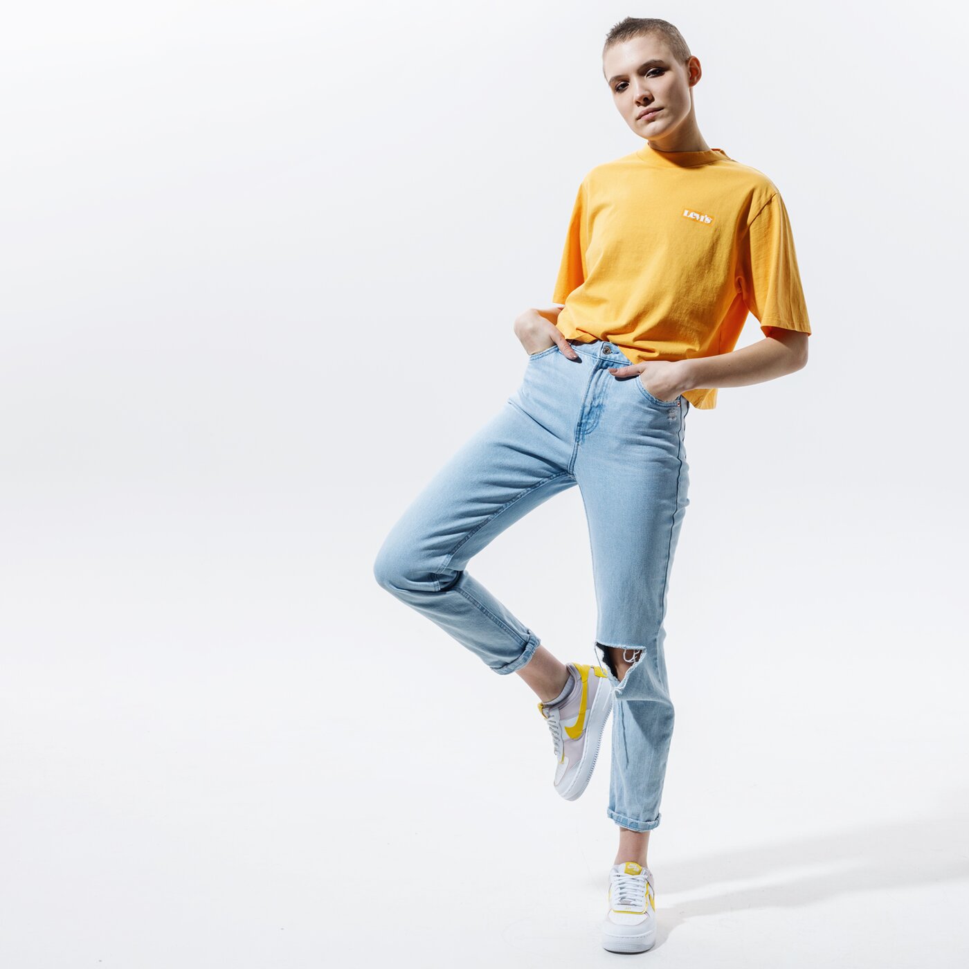 Дамска тениска LEVI'S ТЕНИСКА HEAVYWEIGHT RIGHT ON TEE 18392-0004 цвят оранжев