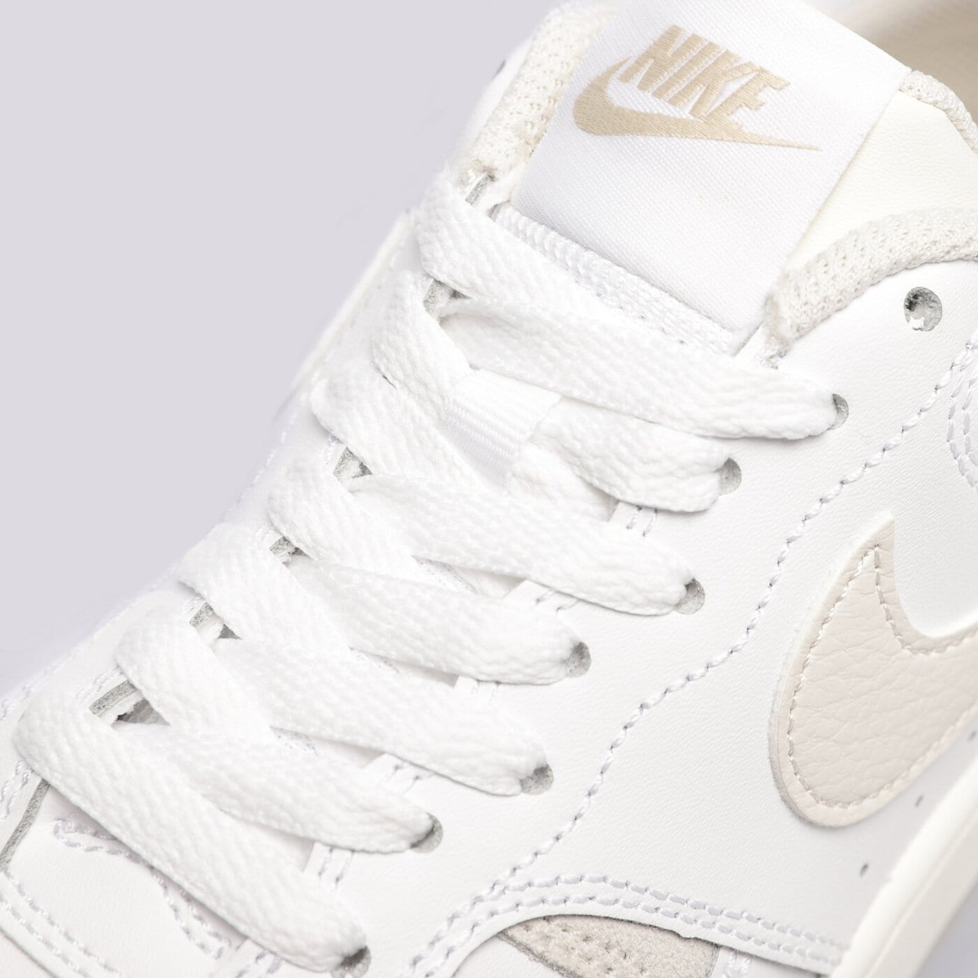 Дамски маратонки NIKE GAMMA FORCE dx9176-103 цвят бежов