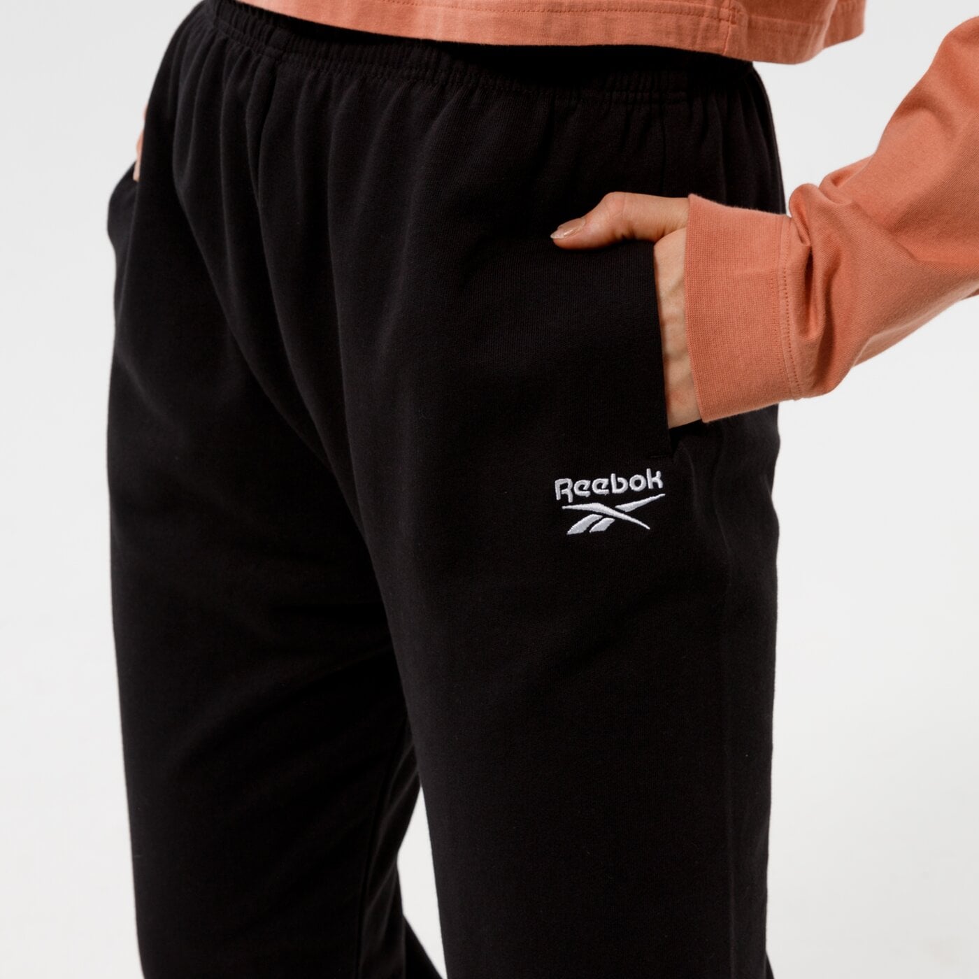Дамски панталони REEBOK ПАНТАЛОНИ CL PF SM LOGO FT PANT gs1742 цвят черен