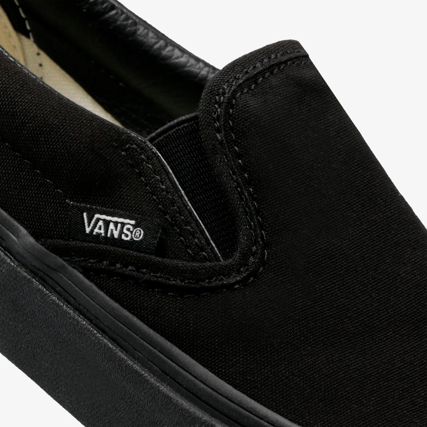 Дамски маратонки VANS CLASSIC SLIP-ON  vn000eyebka1 цвят черен