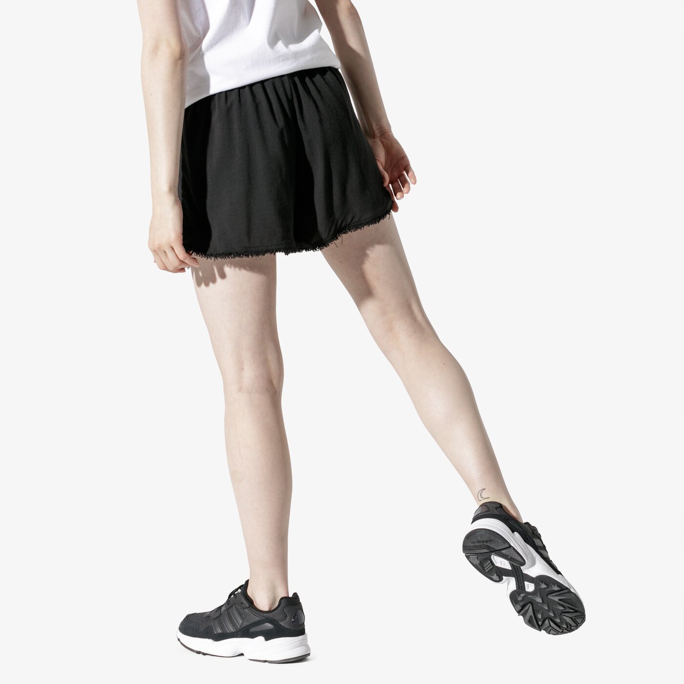 Дамски къси панталони CONFRONT ШОРТИ POPPY cf19szd04001 цвят черен