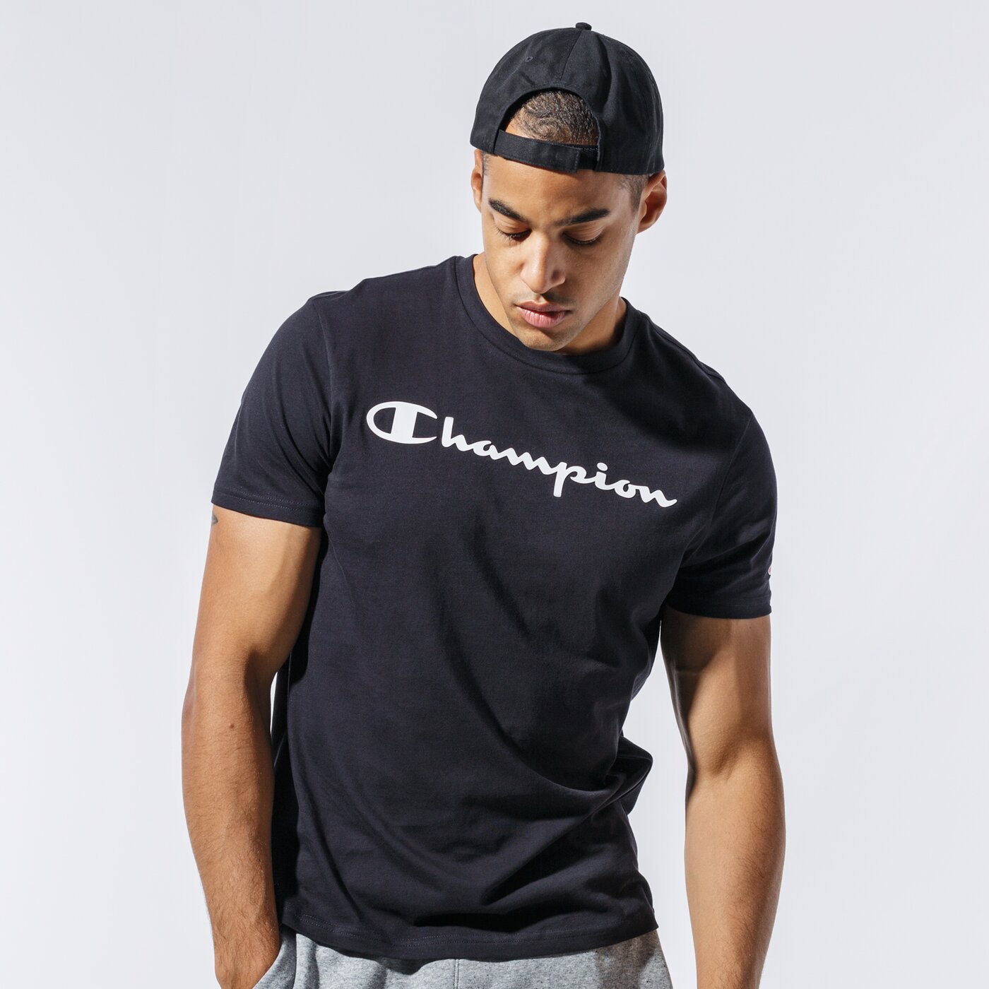 Мъжка тениска CHAMPION ТЕНИСКА CREWNECK ТЕНИСКА 214747kk001 цвят черен