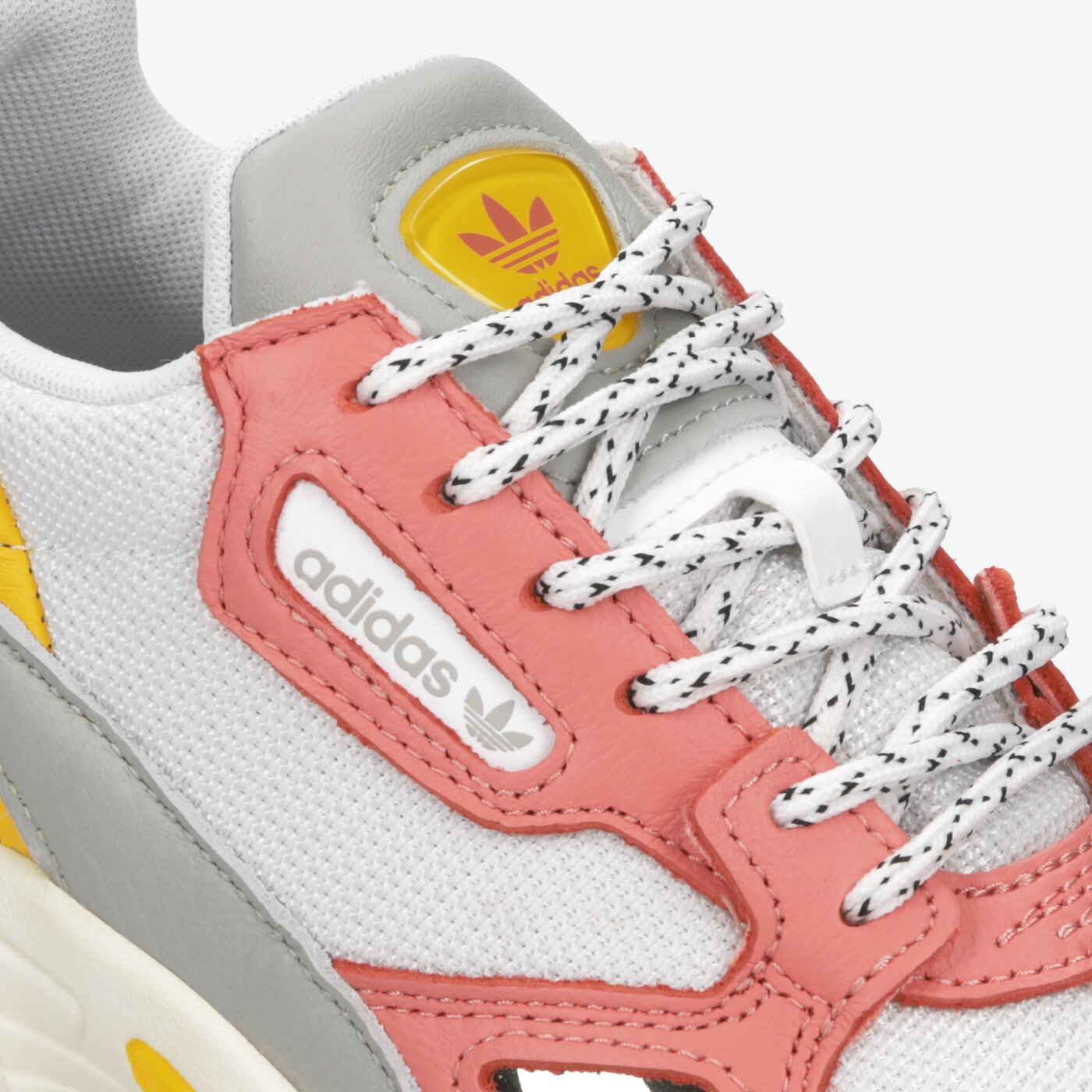 Дамски маратонки ADIDAS FALCON W eg9933 цвят бял