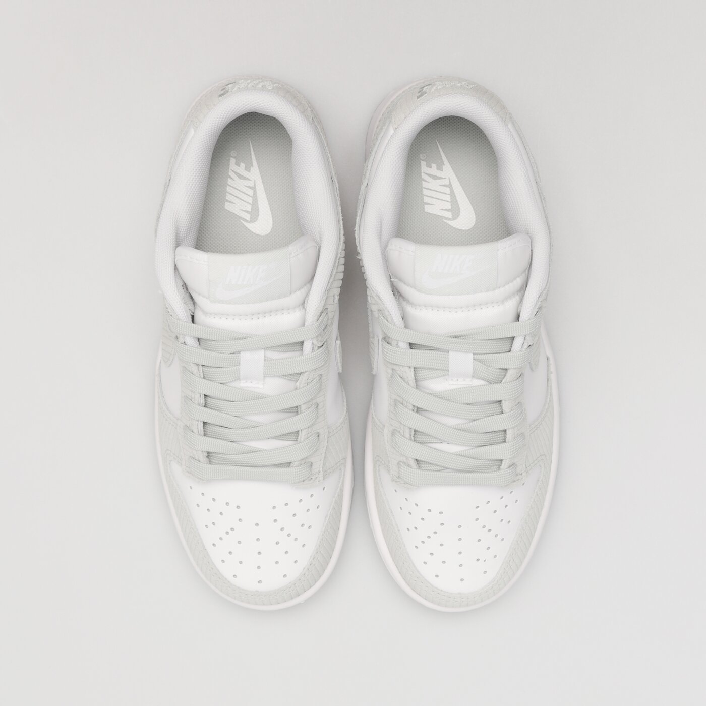 Дамски маратонки NIKE DUNK LOW fn7658-100 цвят сребърен