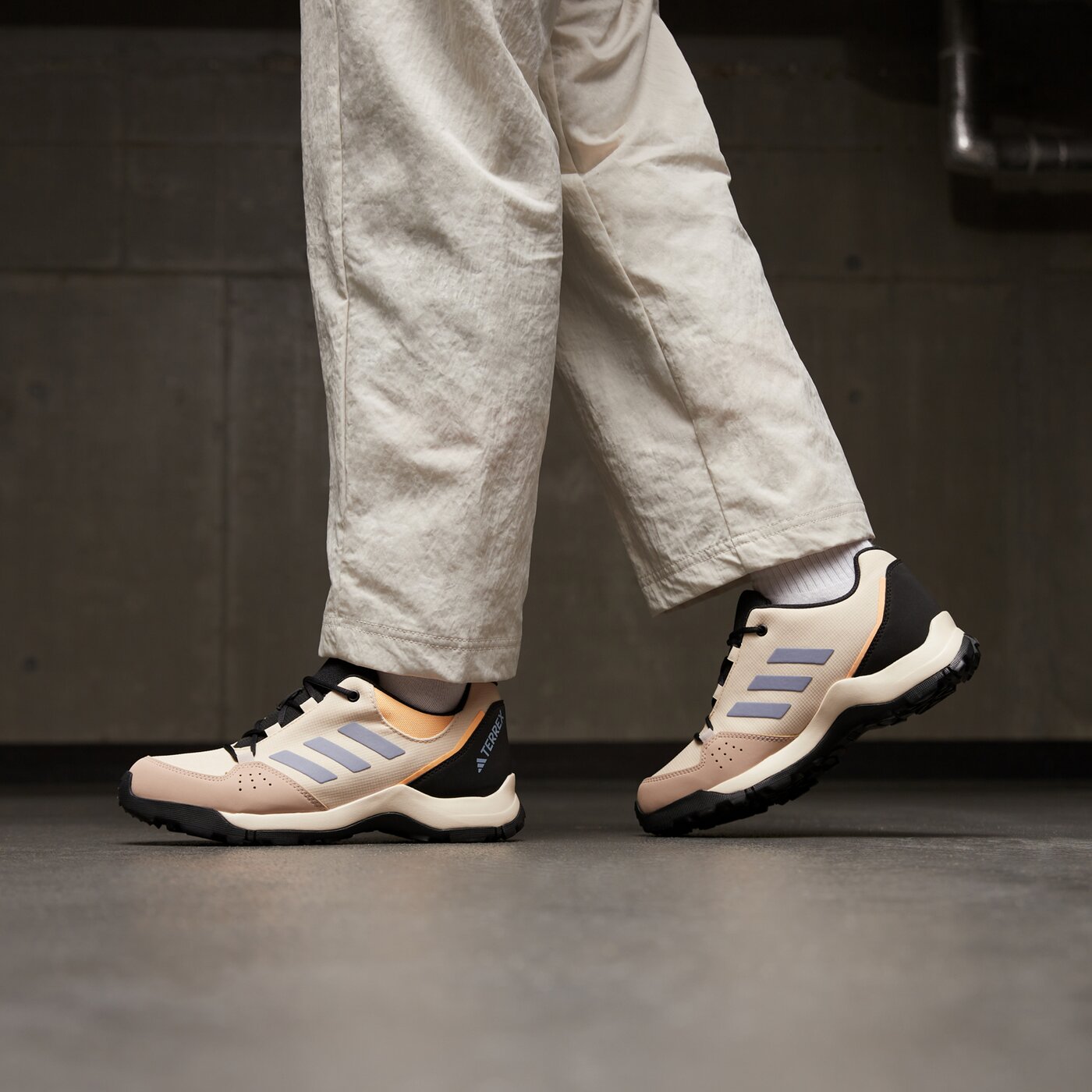 Детски зимни обувки ADIDAS TERREX HYPERHIKER LOW K hq5824 цвят бежов