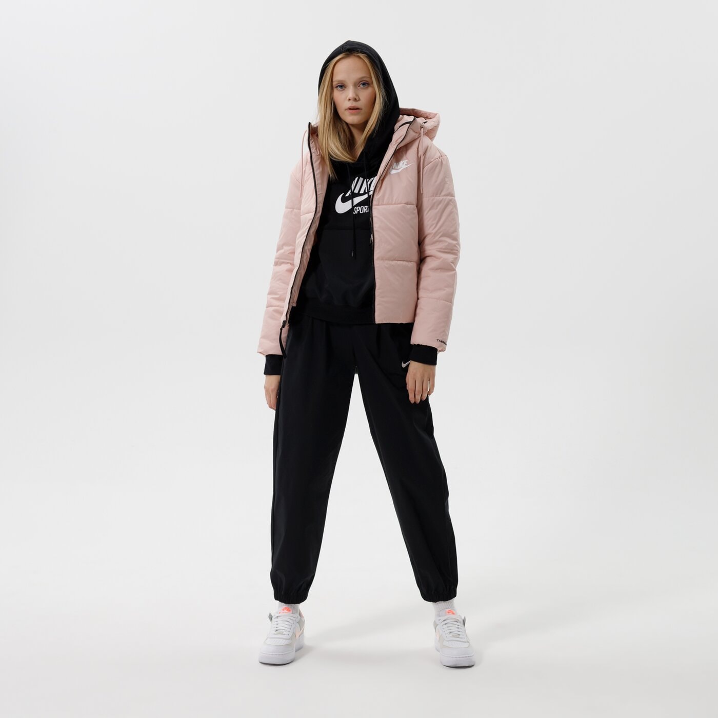 Дамско зимно яке NIKE ЯКЕ ЗИМНО WNSW TF RPL CLASSIC TAPE JKT P dj6997-601 цвят бежов