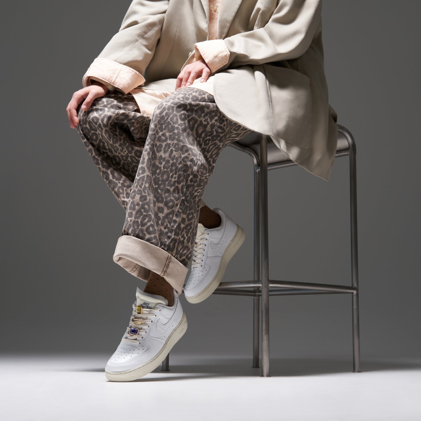 Дамски маратонки NIKE AIR FORCE 1 LOW PREMIUM dn5463-100 цвят бял