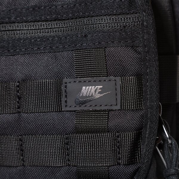 Дамски сак NIKE ЧАНТА NIKE SPORTSWEAR RPM cq3817-010 цвят черен
