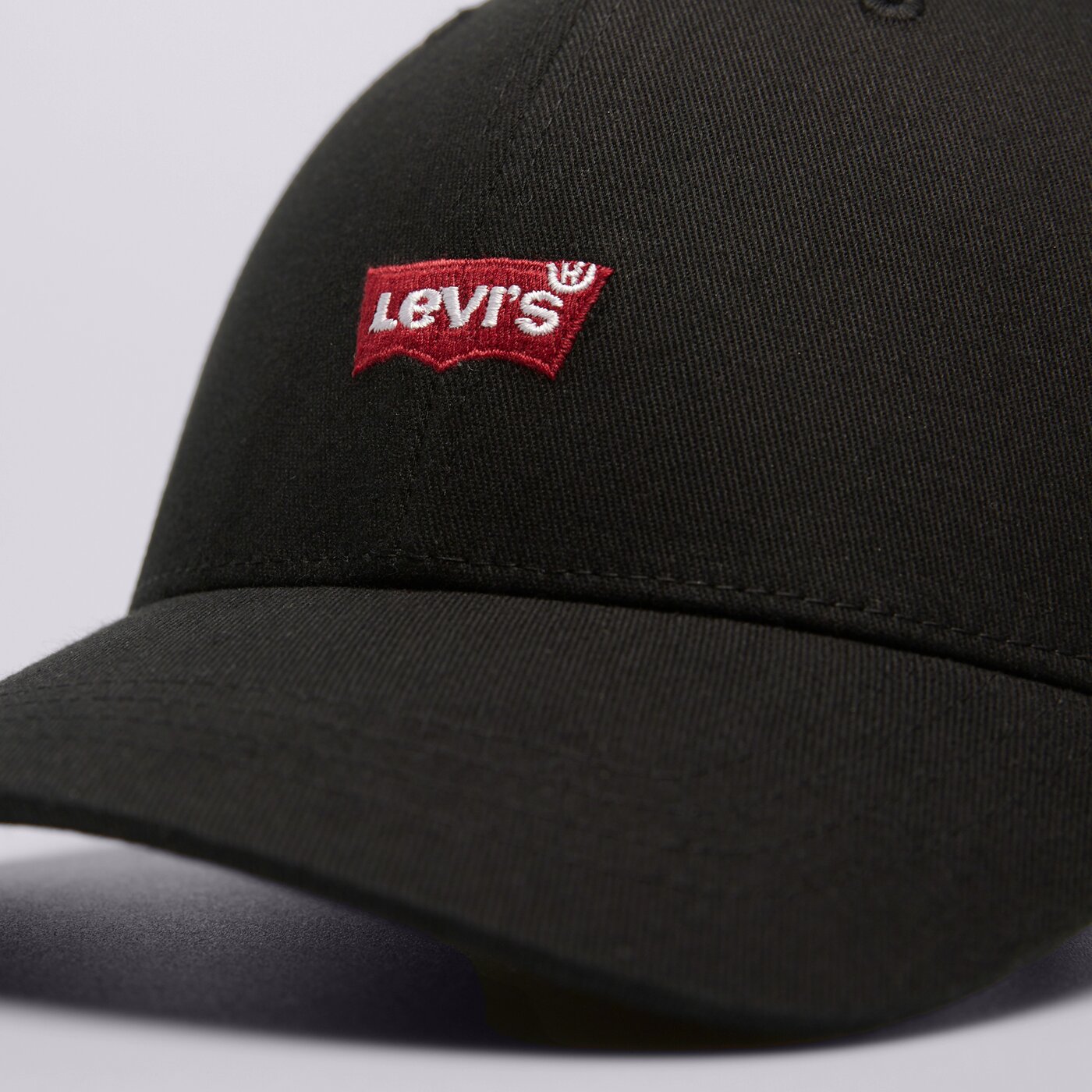 Дамска шапка с козирка LEVI'S ШАПКА HOUSEMARK FLEXFIT CAP d7723-0002 цвят черен