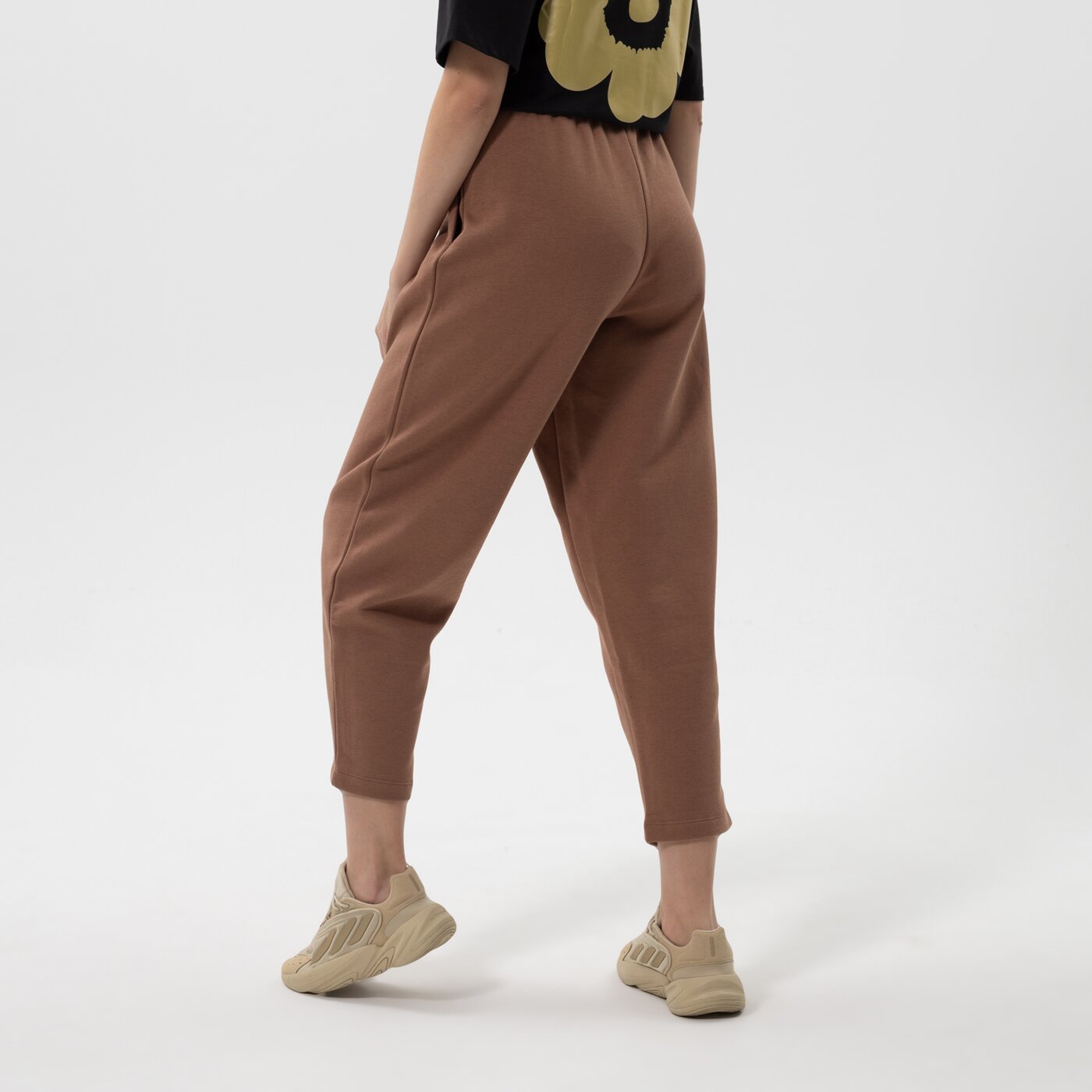 Дамски панталони NIKE ПАНТАЛОНИ W NSW ESSNTL FLC MR PNT CLCTN dd5636-256 цвят бежов