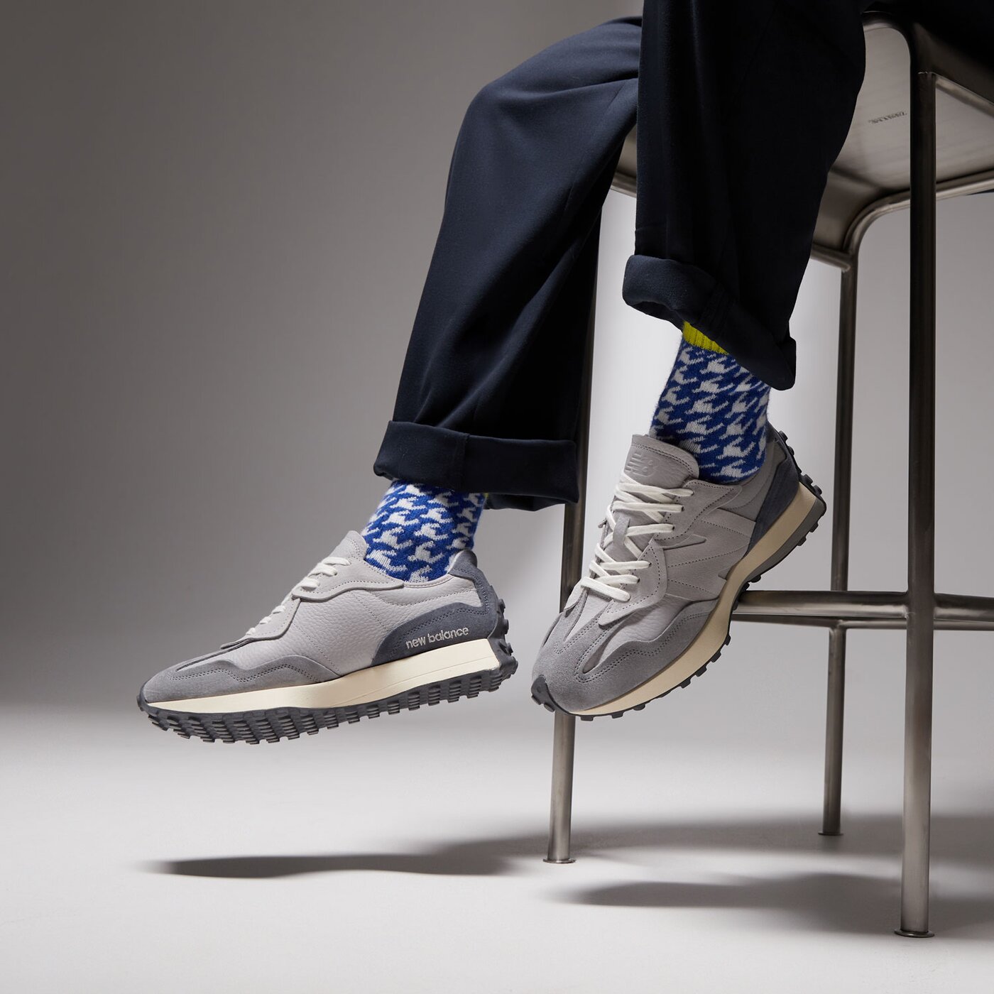 Мъжки маратонки NEW BALANCE 327  u327wgc цвят сив