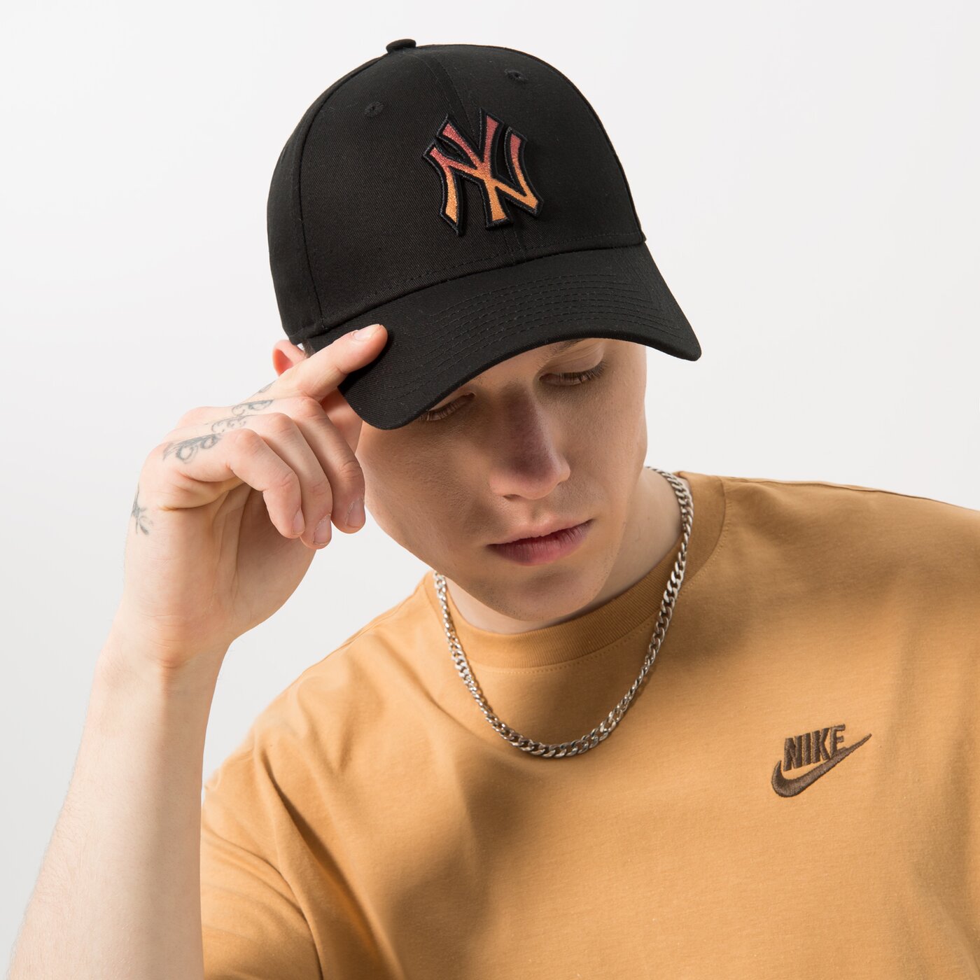 Мъжка шапка с козирка NEW ERA ШАПКА GRADIENT INFILL 940 NYY NEW YORK YANKEES 60298613 цвят черен