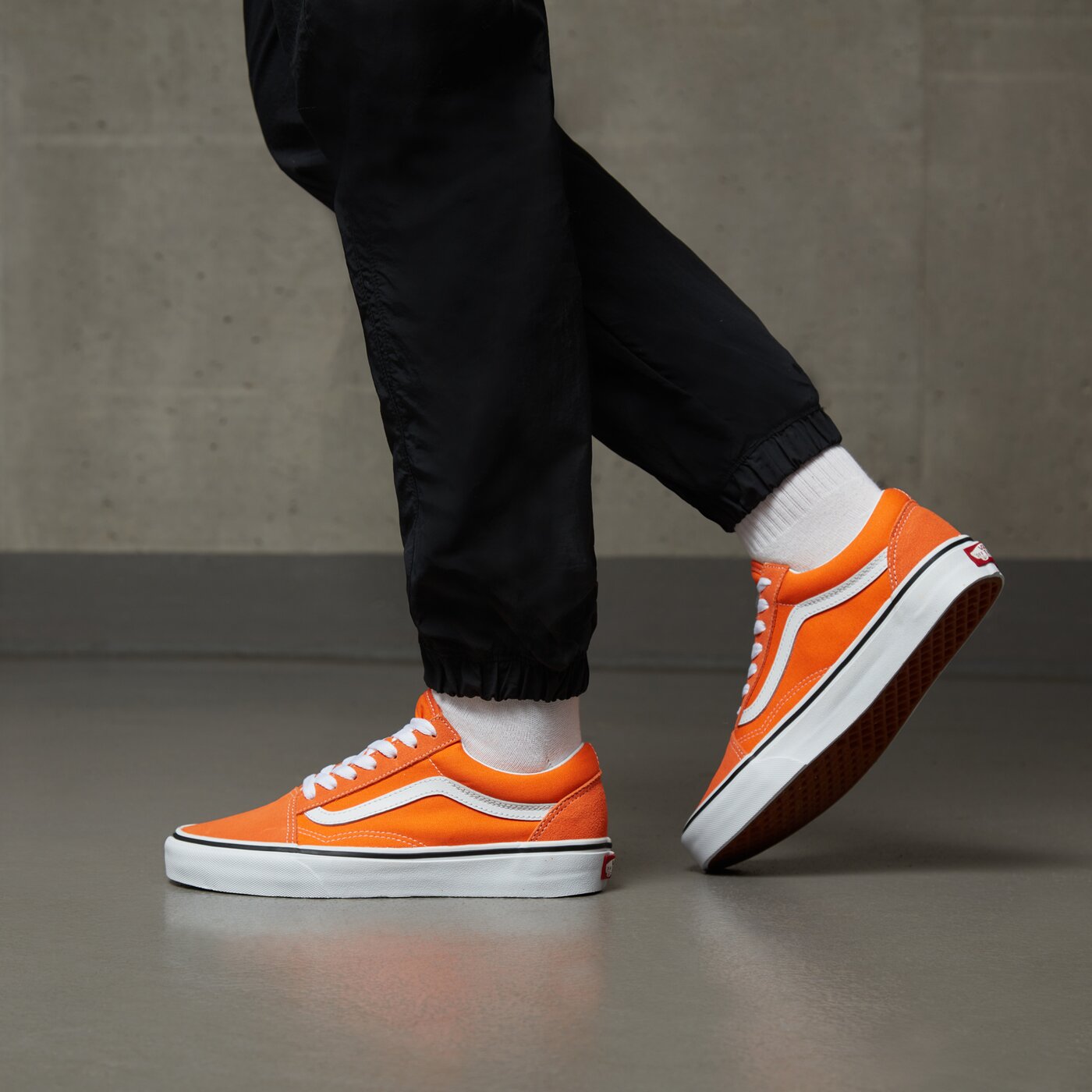Дамски маратонки VANS UA OLD SKOOL vn0a5krfavm1 цвят оранжев