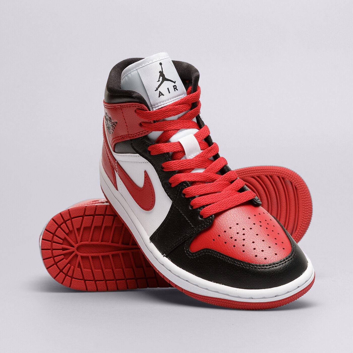 Дамски маратонки WMNS AIR JORDAN 1 MID  bq6472-079 цвят черен